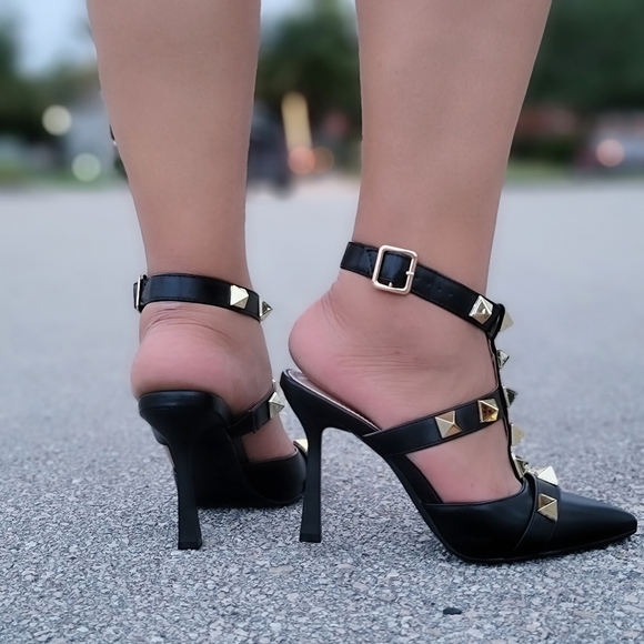 Black Rockstud Ankle Strap Pump - Picture 6 of 6